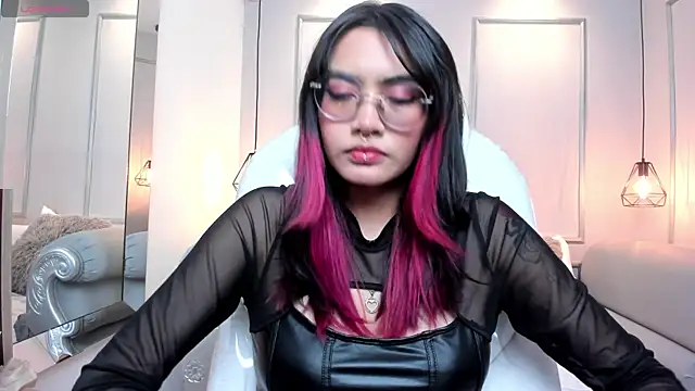 Snapshot of AzuraKindong chatting on 01.09.25 AzuraKindong online show from 01.09.25