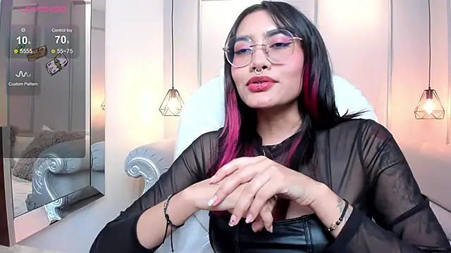 Snapshot of AzuraKindong chatting on 01.10.25 AzuraKindong online show from 01.10.25