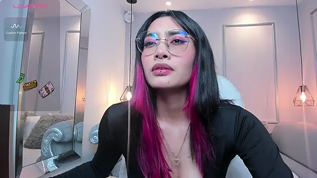 Snapshot of AzuraKindong chatting on 01.14.25 AzuraKindong online show from 01.14.25