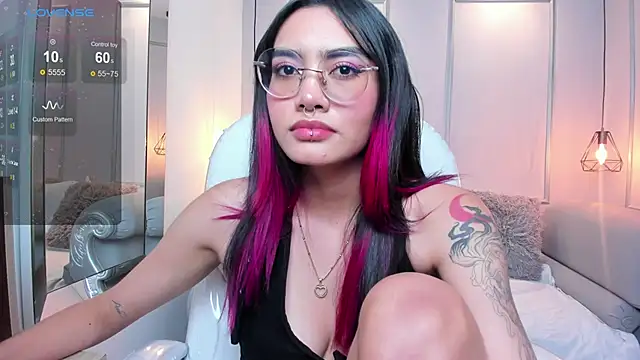 Snapshot of AzuraKindong chatting on 01.15.25 AzuraKindong online show from 01.15.25
