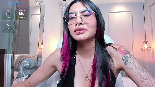 Snapshot of AzuraKindong chatting on 01.16.25 AzuraKindong online show from 01.16.25