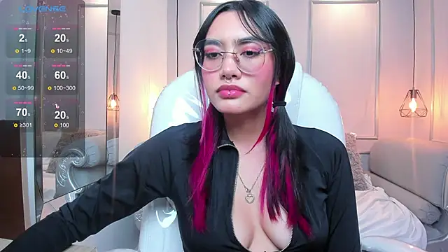 Snapshot of AzuraKindong chatting on 01.16.25 AzuraKindong online show from 01.16.25
