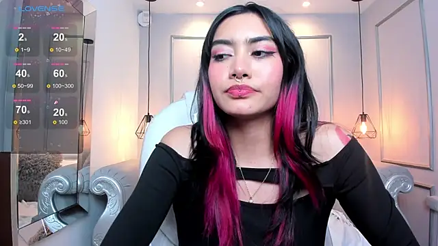 Snapshot of AzuraKindong chatting on 01.21.25 AzuraKindong online show from 01.21.25