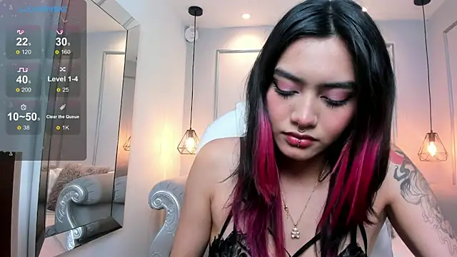 Snapshot of AzuraKindong chatting on 01.21.25 AzuraKindong online show from 01.21.25