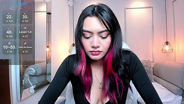 Snapshot of AzuraKindong chatting on 01.28.25 AzuraKindong online show from 01.28.25