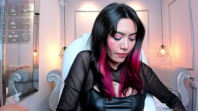 Snapshot of AzuraKindong chatting on 01.29.25 AzuraKindong online show from 01.29.25