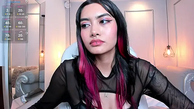 Snapshot of AzuraKindong chatting on 01.30.25 AzuraKindong online show from 01.30.25