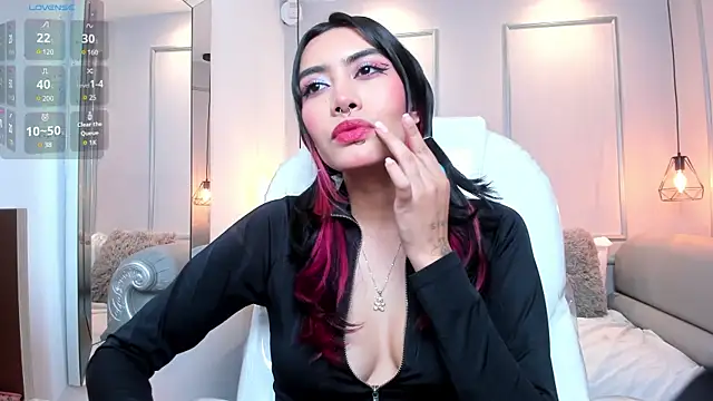 Snapshot of AzuraKindong chatting on 01.30.25 AzuraKindong online show from 01.30.25