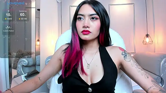 Snapshot of AzuraKindong chatting on 02.11.25 AzuraKindong online show from 02.11.25