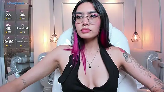 Snapshot of AzuraKindong chatting on 03.03.25 AzuraKindong online show from 03.03.25