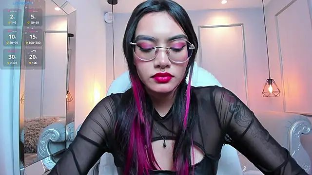 Snapshot of AzuraKindong chatting on 03.08.25 AzuraKindong online show from 03.08.25