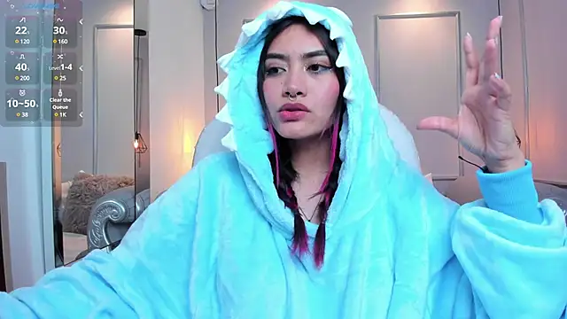 Snapshot of AzuraKindong chatting on 03.11.25 AzuraKindong online show from 03.11.25