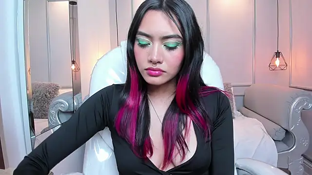 Snapshot of AzuraKindong chatting on 03.17.25 AzuraKindong online show from 03.17.25