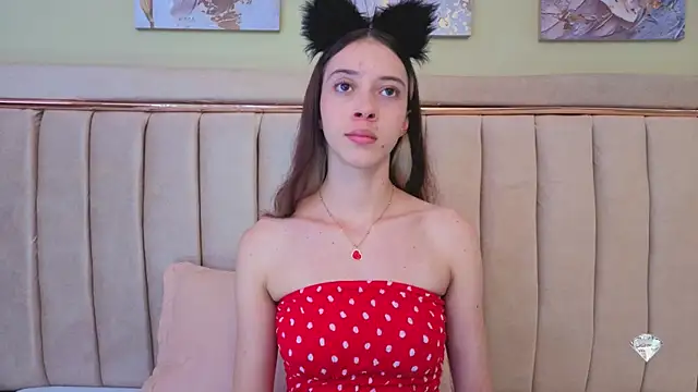 sophiia grey 1 online show from 10.31.25