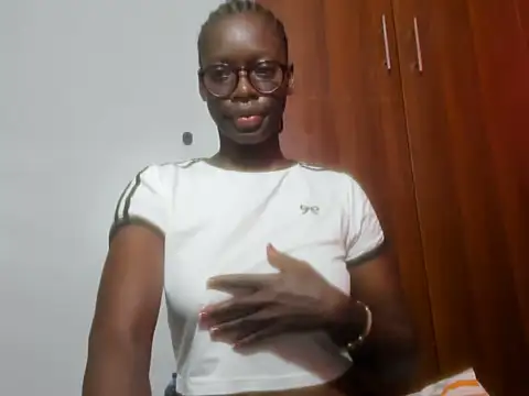 Snapshot of afro_pop chatting on 01.18.25 afro pop online show from 01.18.25