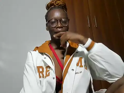 Snapshot of afro_pop chatting on 02.18.25 afro pop online show from 02.18.25