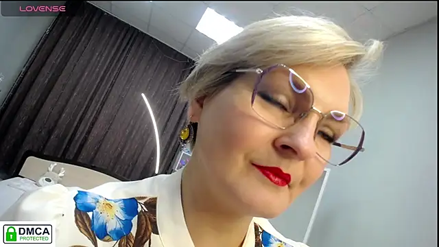BlondeBrilliant7 online show from 12.22.25