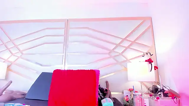 sophie-newton online show from 05.25.26
