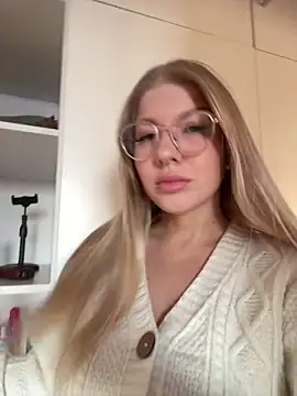 Snapshot of NewLale chatting on 12.21.24 NewLale online show from 12.21.24