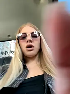 Snapshot of NewLale chatting on 09.20.25 NewLale online show from 09.20.25