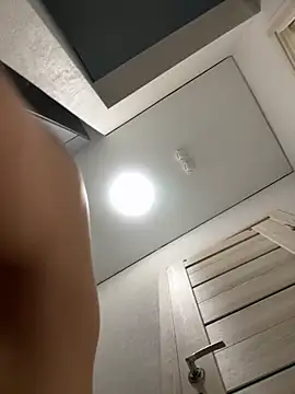 Snapshot of NewLale chatting on 09.25.25 NewLale online show from 09.25.25