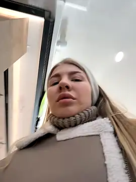 Snapshot of NewLale chatting on 10.19.25 NewLale online show from 10.19.25