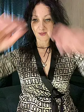 Snapshot of Katie-n chatting on 01.24.25 Katie-n online show from 01.24.25