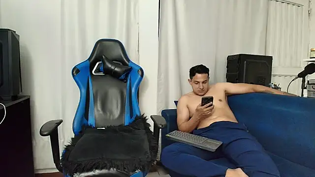 Snapshot of hott_dicks chatting on 07.27.26 hott dicks online show from 07.27.26