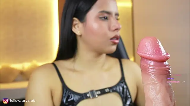 Snapshot of arya_ruizz chatting on 10.25.25 arya ruizz online show from 10.25.25