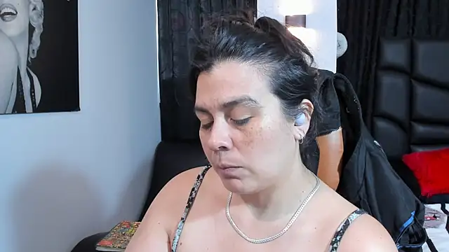 martina foxy  online show from 02.04.25