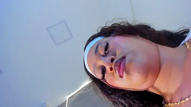 Isa  Blanc online show from 01.06.25