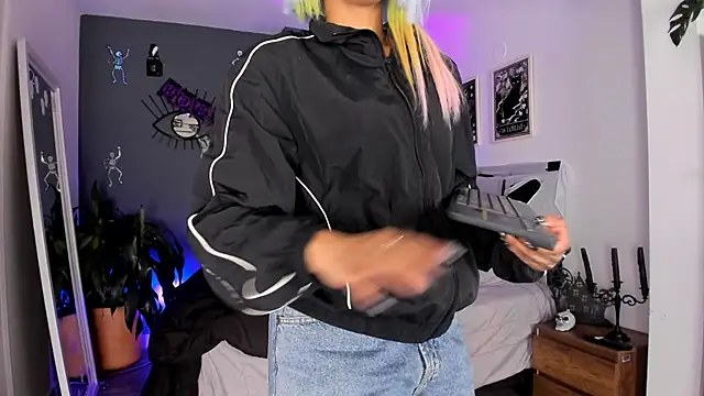 Raven Witch  online show from 10.03.25