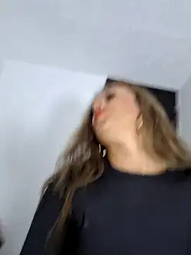 lauramcdowell1 online show from 12.09.24