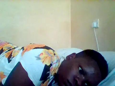 prittylorah15 online show from 10.30.25