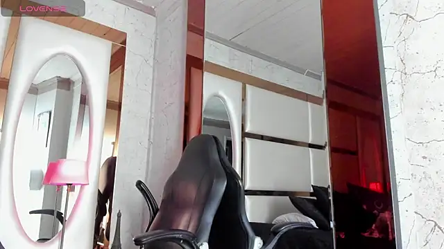 CloeRodriguez online show from 12.10.24