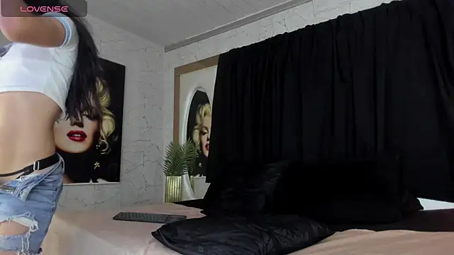 CloeRodriguez online show from 10.27.25