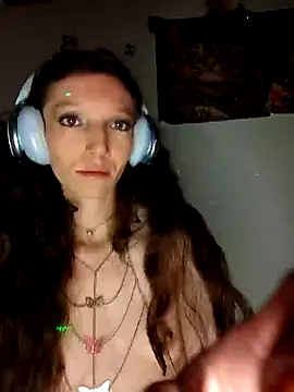Snapshot of Lucy_cole chatting on 12.22.24 Lucy cole online show from 12.22.24