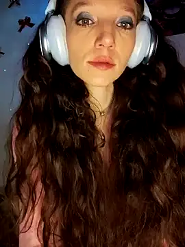 Snapshot of Lucy_cole chatting on 12.22.24 Lucy cole online show from 12.22.24