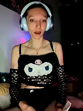 Snapshot of Lucy_cole chatting on 12.25.24 Lucy cole online show from 12.25.24
