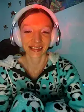 Snapshot of Lucy_cole chatting on 12.29.24 Lucy cole online show from 12.29.24