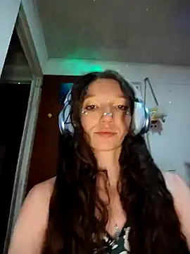 Snapshot of Lucy_cole chatting on 01.01.25 Lucy cole online show from 01.01.25