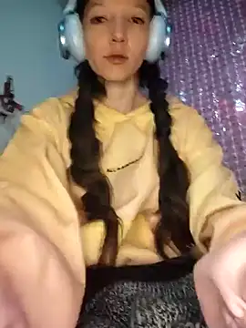 Snapshot of Lucy_cole chatting on 01.22.25 Lucy cole online show from 01.22.25