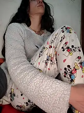 Snapshot of Lucy_cole chatting on 03.07.25 Lucy cole online show from 03.07.25