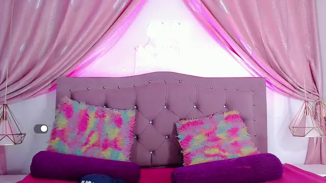 SexyJuliii21 online show from 12.19.24