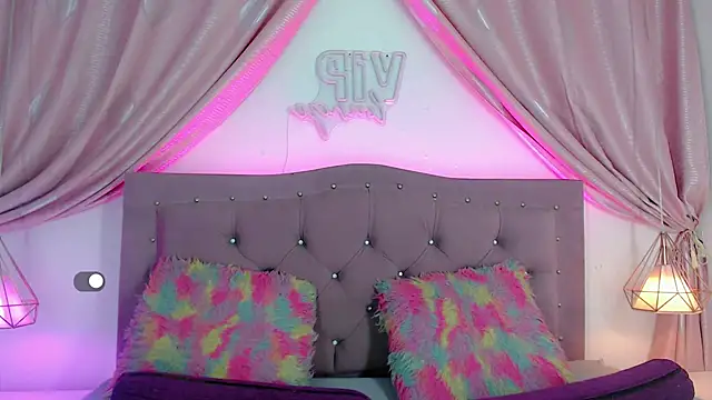 SexyJuliii21 online show from 12.30.24