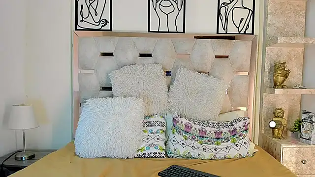 SexyJuliii21 online show from 10.10.25