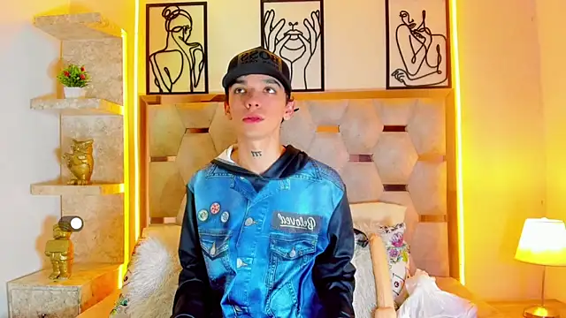 SexyJuliii21 online show from 10.27.25