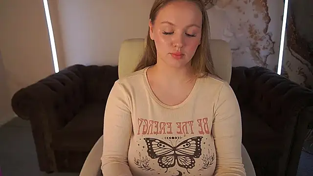 LylaYeess online show from 12.06.24