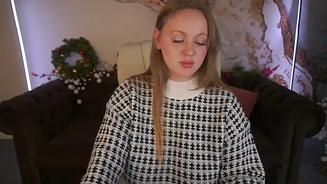 LylaYeess online show from 12.24.24