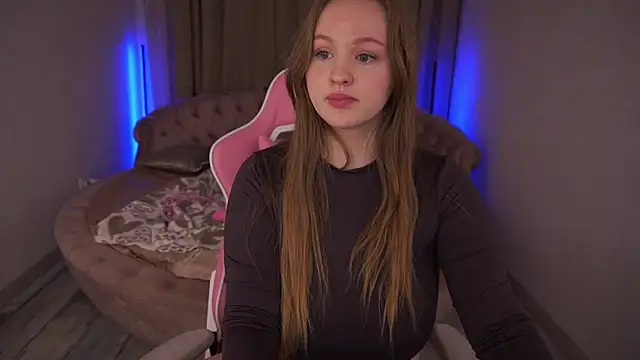 LylaYeess online show from 03.15.25